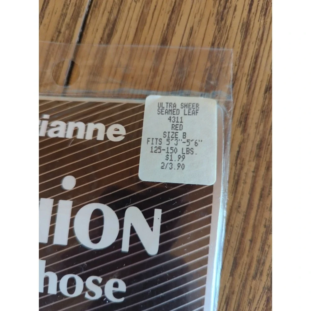 New Vintage Marianne Fashion Pantyhose Size B Red Ultra Sheer Seamed‎ Leaf